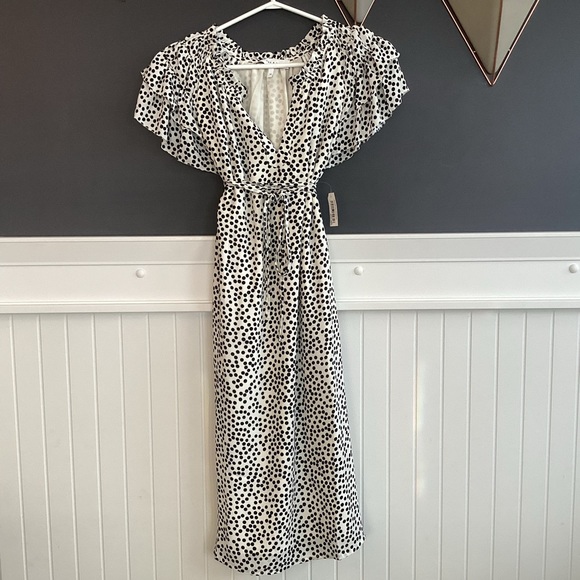 Lark & Ro womens Split Neck Ruched Flutter Sleeve Dress - Picture 6 of 9